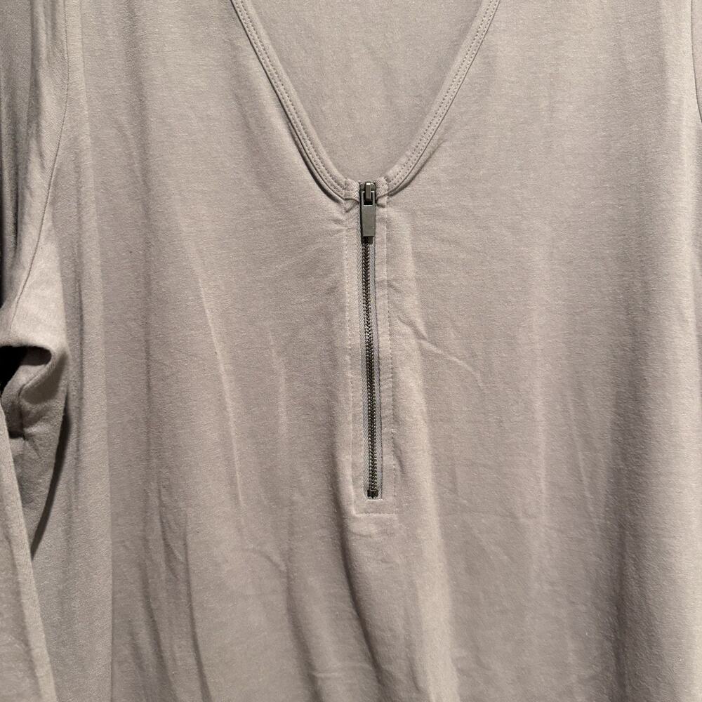 Torrid Gray Foxy V Neck Zip Front Tee NEW Plus Size 4X - Picture 3 of 6